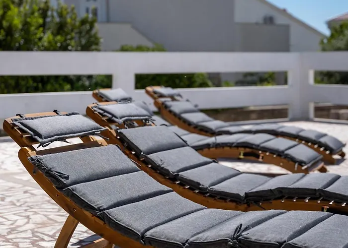 Apartman With Pool Kosljun