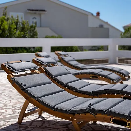 Appartement With Pool Košljun