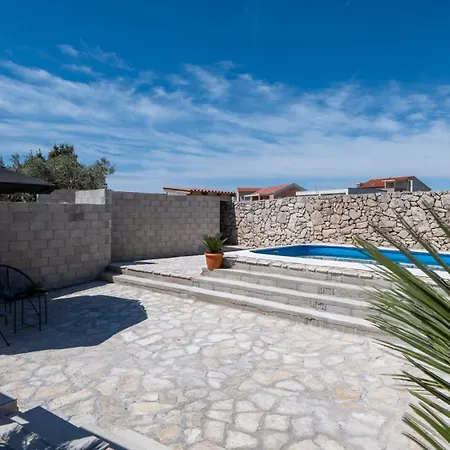 With Pool Apartmán *