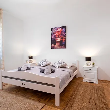 With Pool * Košljun