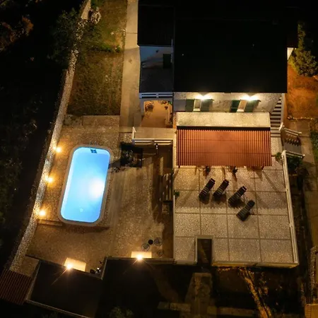 With Pool * Košljun