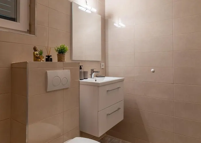 With Pool Апартаменты Kosljun