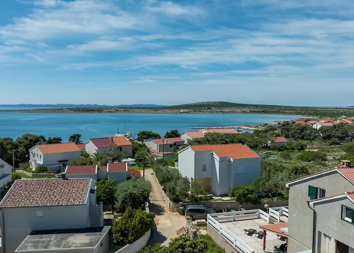 With Pool Апартаменты Kosljun