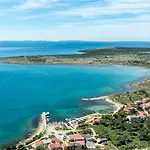 With Pool Košljun