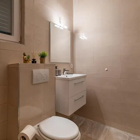 With Pool Apartamento Košljun