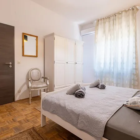 Apartman With Pool *