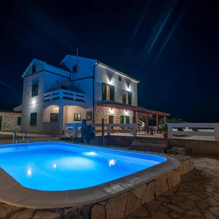 With Pool * Košljun