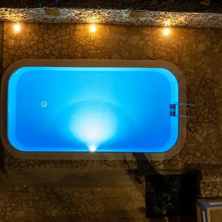 With Pool * Košljun