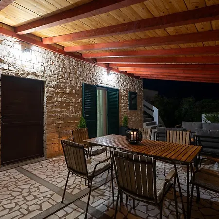 With Pool Appartement