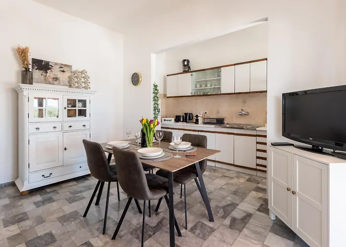 With Pool Appartement