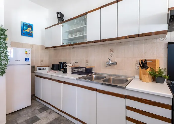 With Pool Appartement Košljun